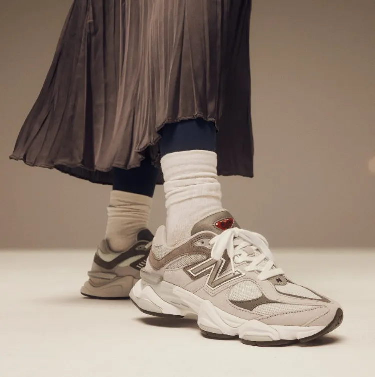 кросівки жіночі